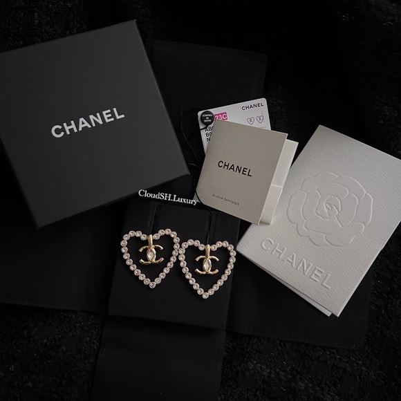 Auth BNIB Chanel 23C Crystal Heart Large Earrings - Picture 5 of 9